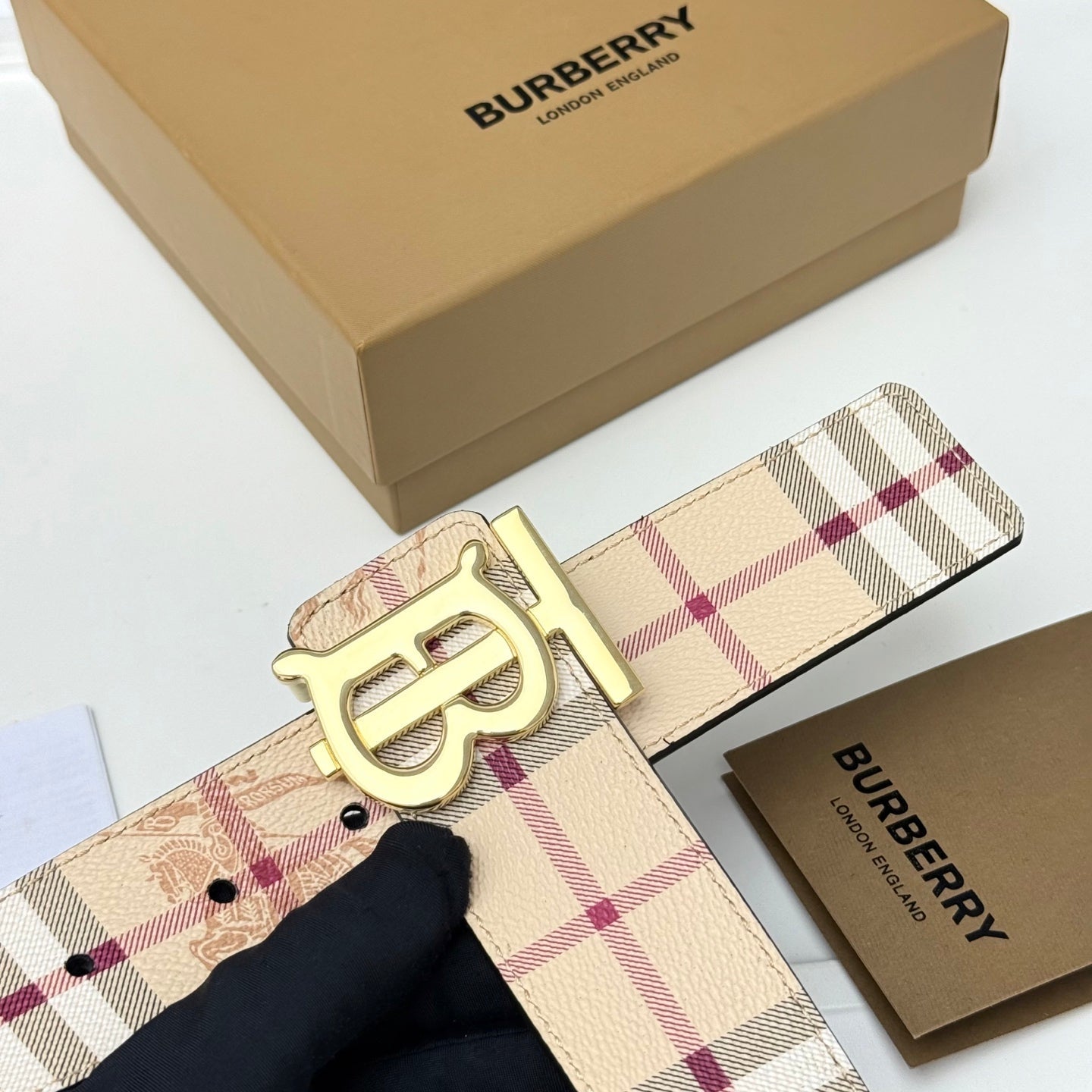 Burberry Men‘s Leather Belt – TB Monogram Buckle / Check Pattern