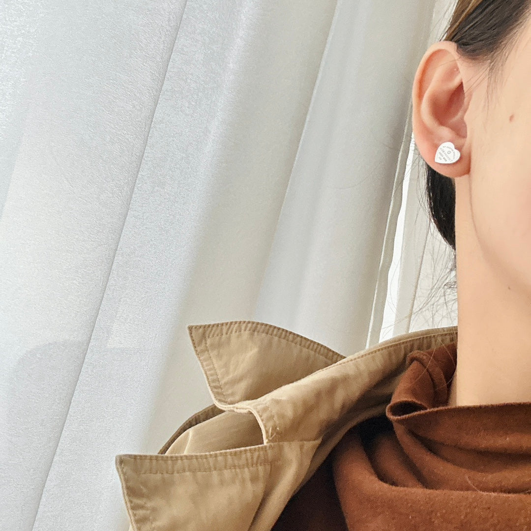 Tiffany Return to Heart Tag Stud 18K Gold Earrings